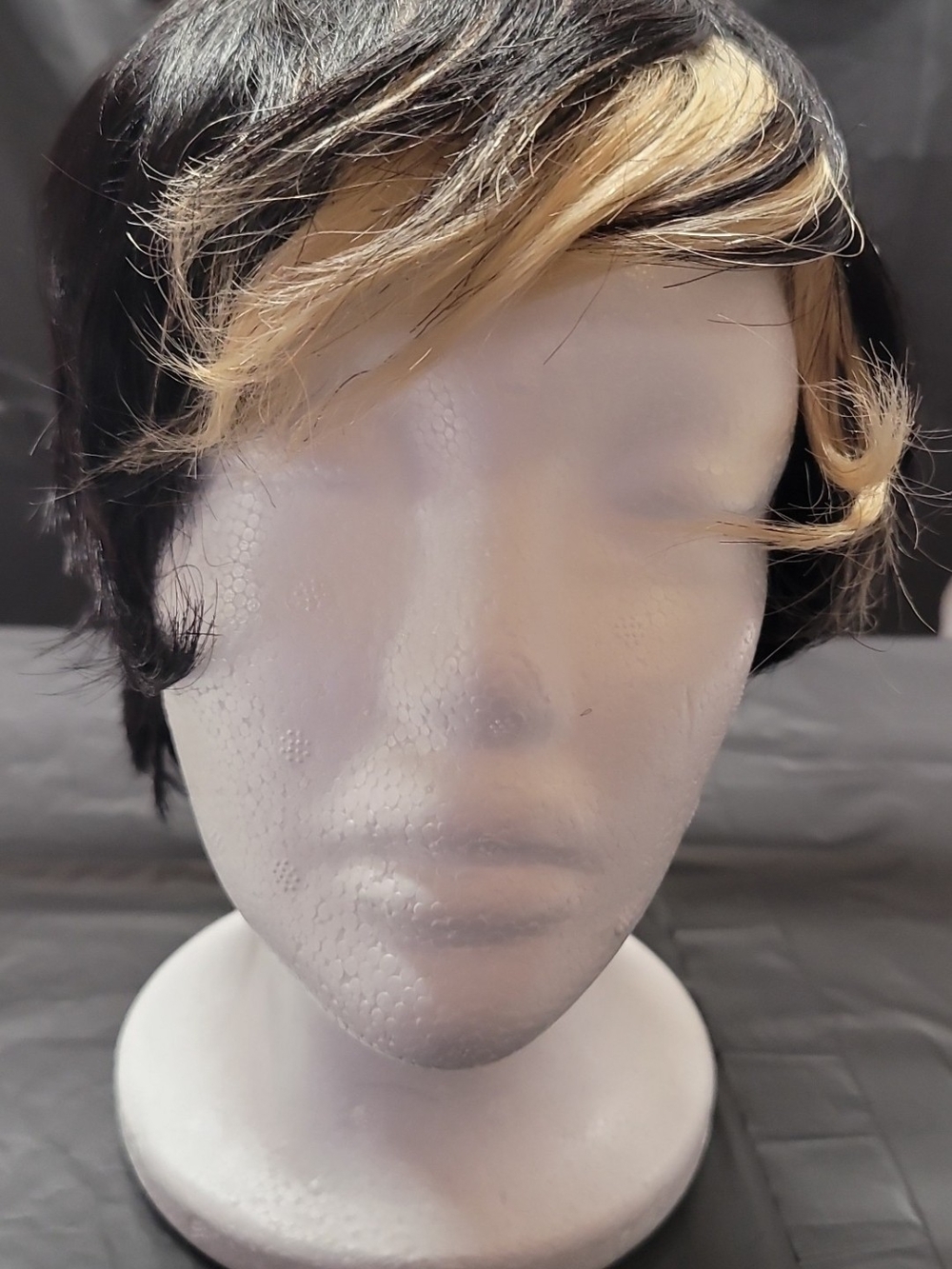 Black and Blonde Short Synthetic Wig - Two-Tone Layered Style